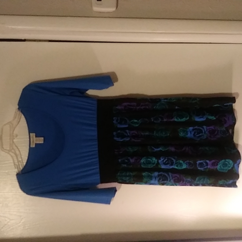 Scoop neck dress